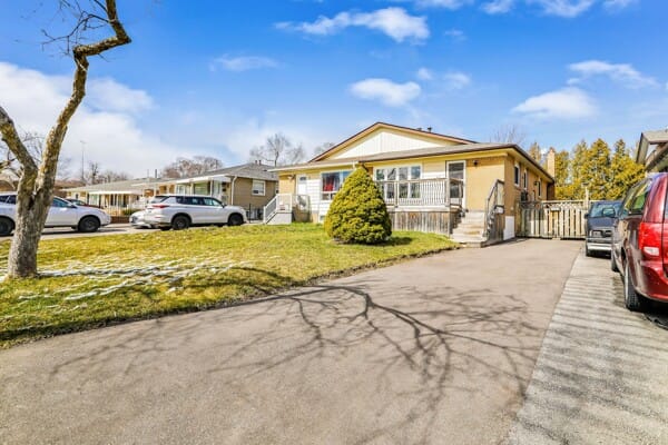 34 Chatsworth Drive – Brampton