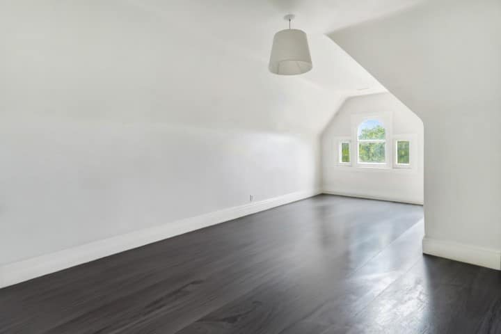 Same room after virtual decluttering and object removal
