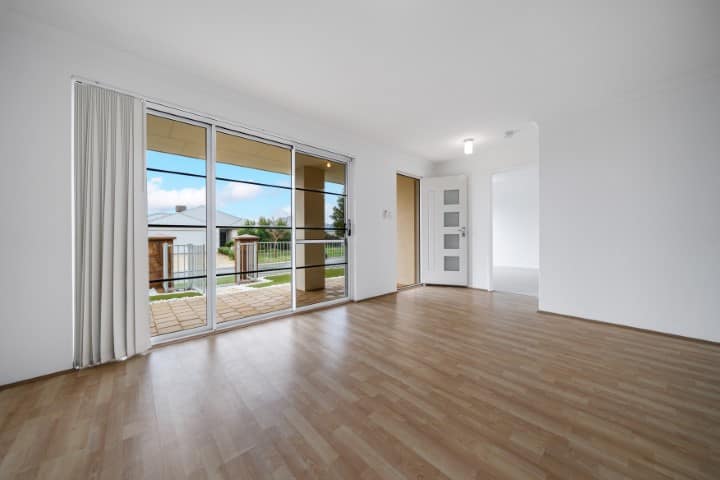Vacant room before virtual staging